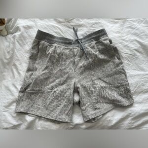 men’s lululemon at ease shorts - 7”